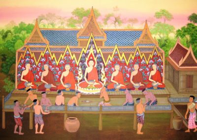 Buddha og munker mottar måltid som ofring